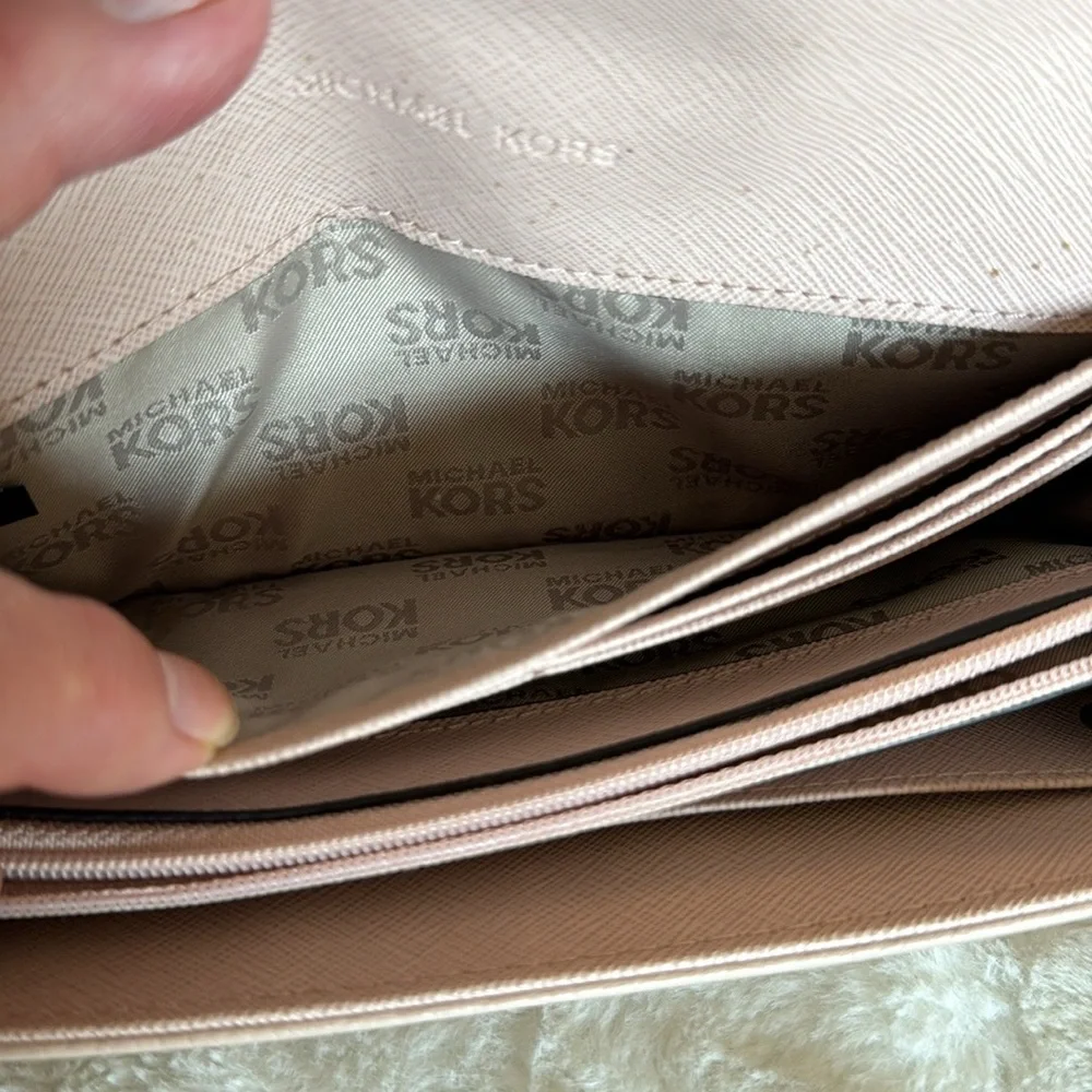 NWT-Michael Kors leather Fulton wallet. Color is call Ballet ( pale pink)